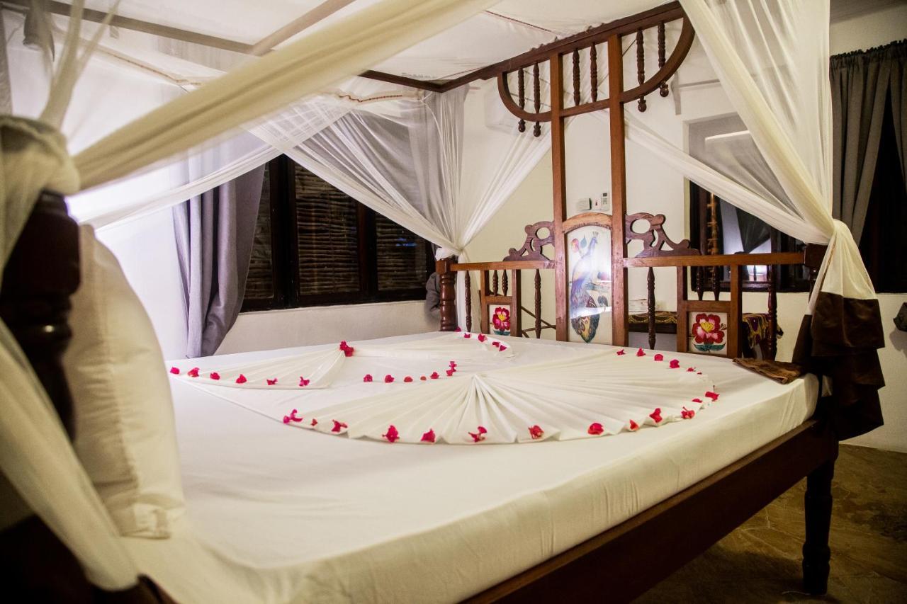 Moonshine Uroa Boutique Hotel Luaran gambar