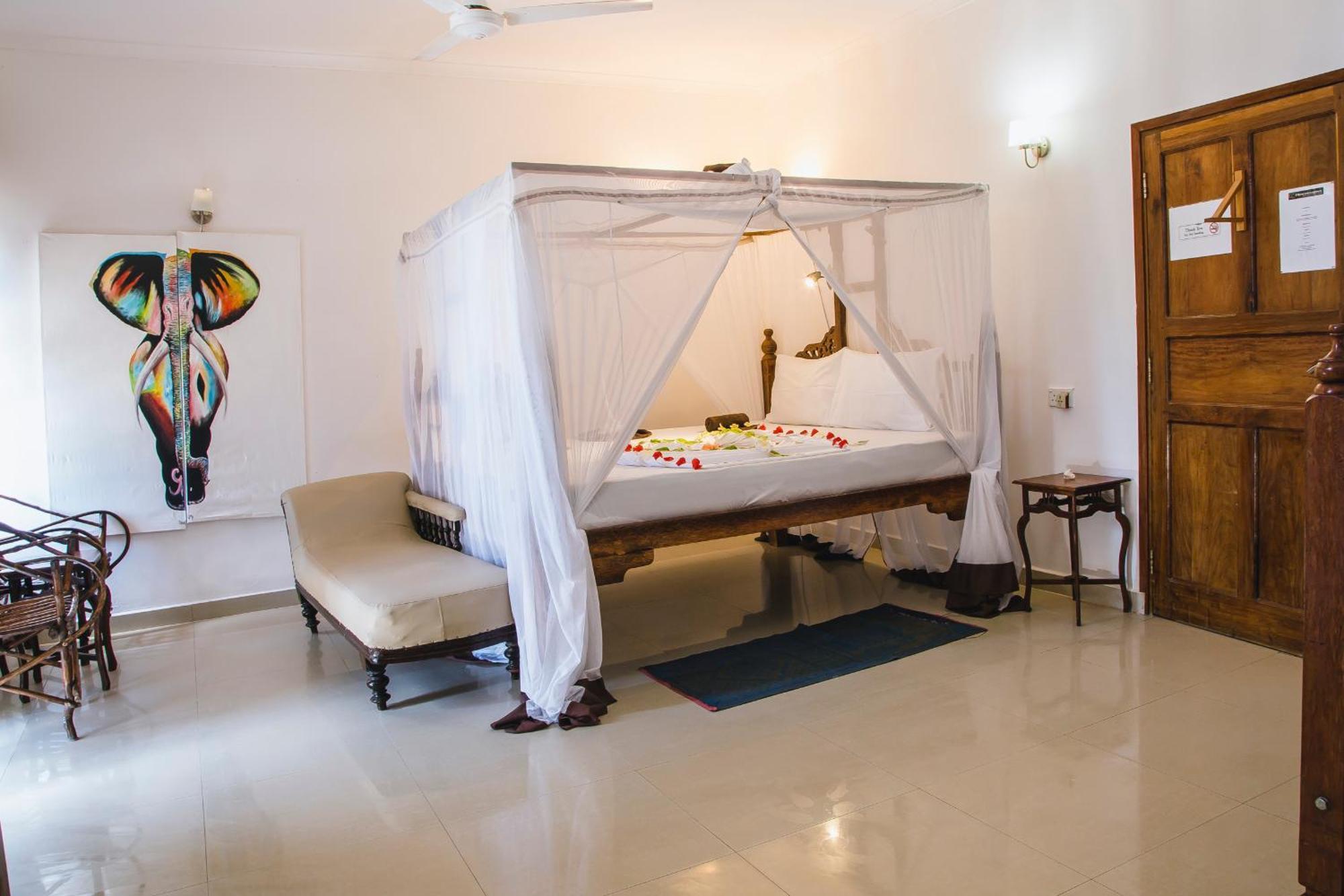 Moonshine Uroa Boutique Hotel Bilik gambar